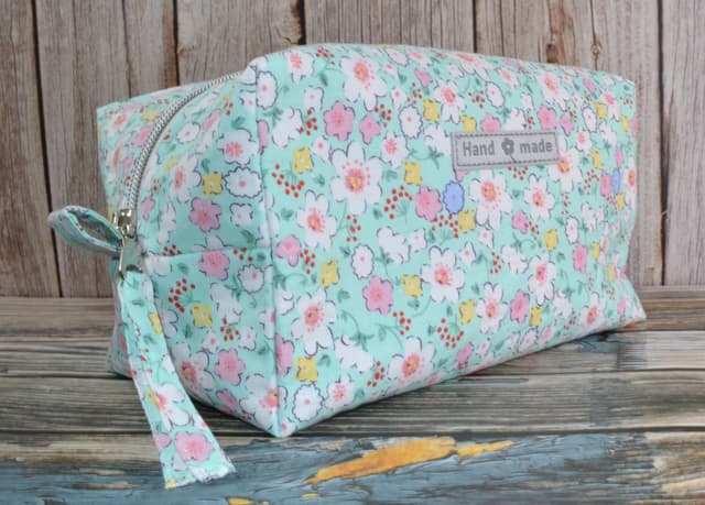 Quilted Floral Cosmetic Bag – Roomy and Stylish 