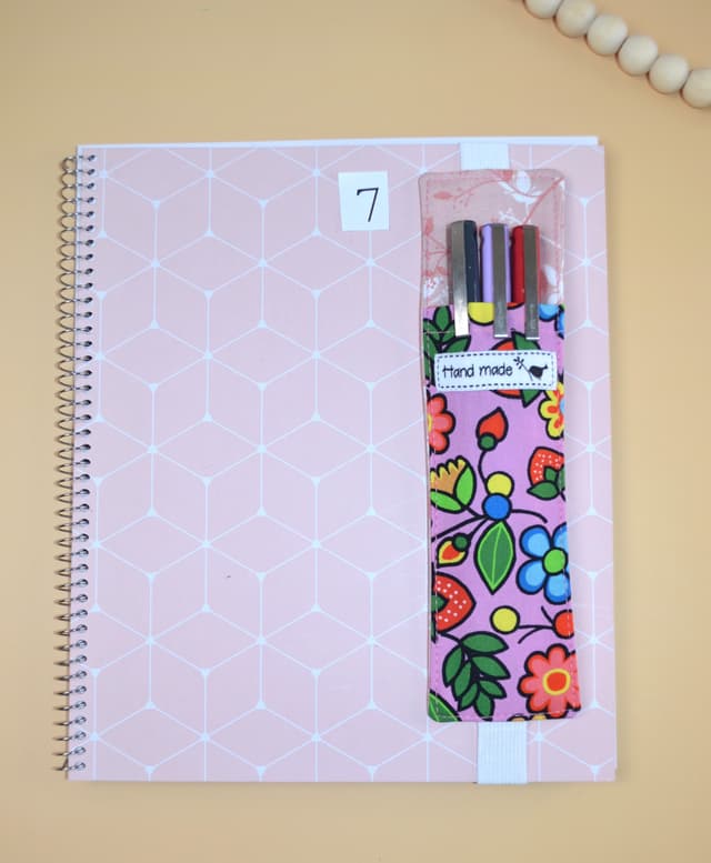 ColorSplash Pen Pocket Bookmark – Bright Patterns with Handy Pocket 