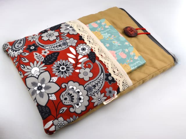 Rust Red Bloom – Extra Large Quilted iPad & Book Sleeve